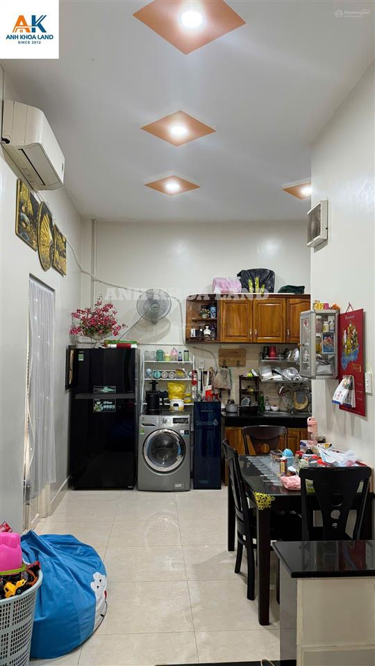 Nhà mới ở ngay đường nhánh đình phong phú  ngay vincom lê văn việt