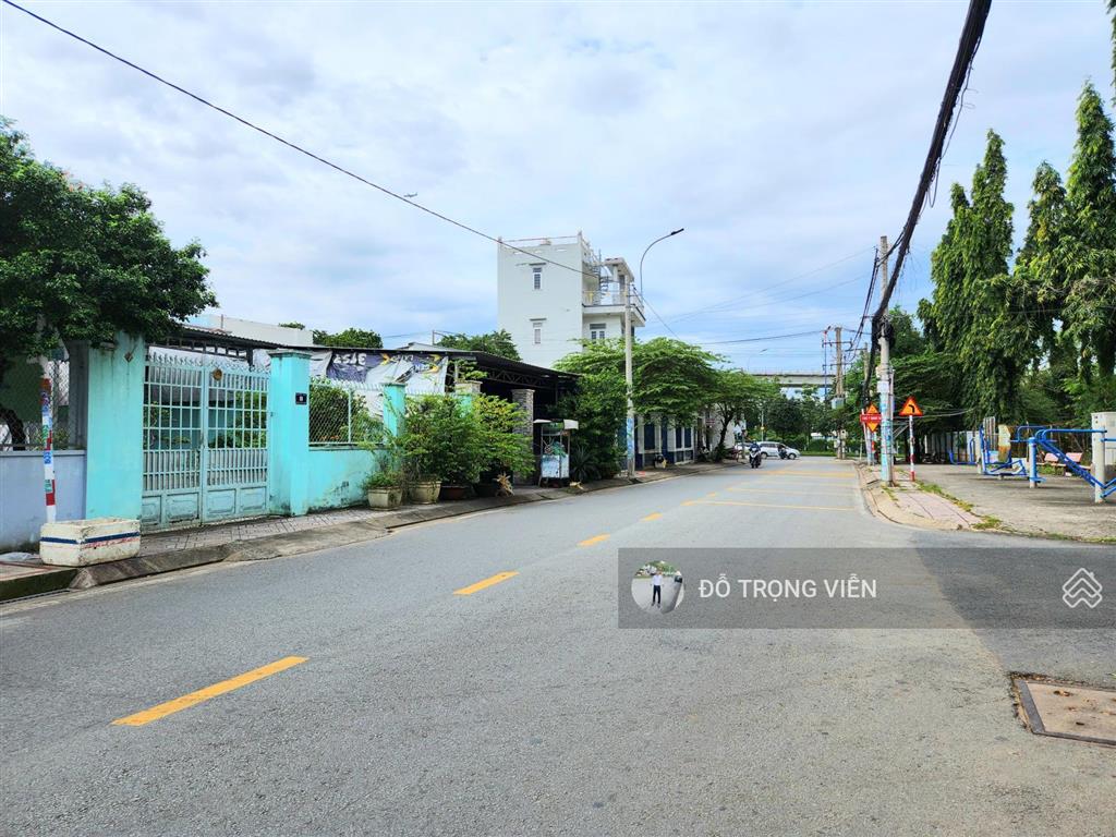 Hiếm! hoa hậu vị trí đất đẹp mặt tiền đường 904  ngay xa lộ hà nội  đường rộng 20m có vỉa hè