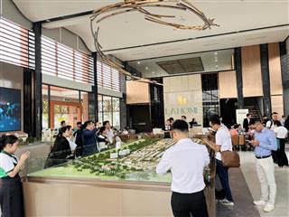 Nhà phố khu đô thị sinh thái 1 trệt 2 lầu ngay mặt tiền 60m  chỉ 5 phút về hcm