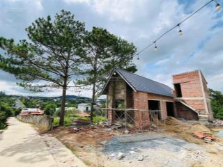 Căn villa view săn mây, giáp suối, cạnh hàng thông đang xây dựng ven đà lạt