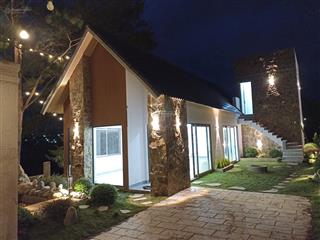 Căn villa sân vườn xinh đẹp view đồi thông cao thoáng săn mây ven đà lạt