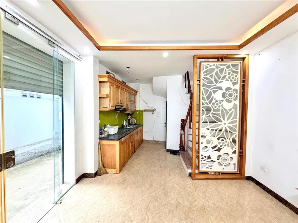 Bán nhà trần thái tông, sát ngõ 36 dịch vọng hậu, dân xây 30/32m x 5 tầng