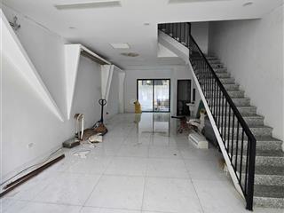 Cho thuê shophoues mặt đường lớn 30m, vị trí đẹp giá thuê chỉ 10tr/tháng