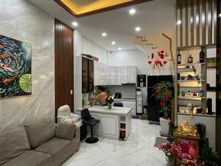 Cực phẩm nhà đẹp quận 4 hẻm xe tải nhà 4 tầng mới xây xe hơi ngủ trong nhà chỉ 7.6 tỷ