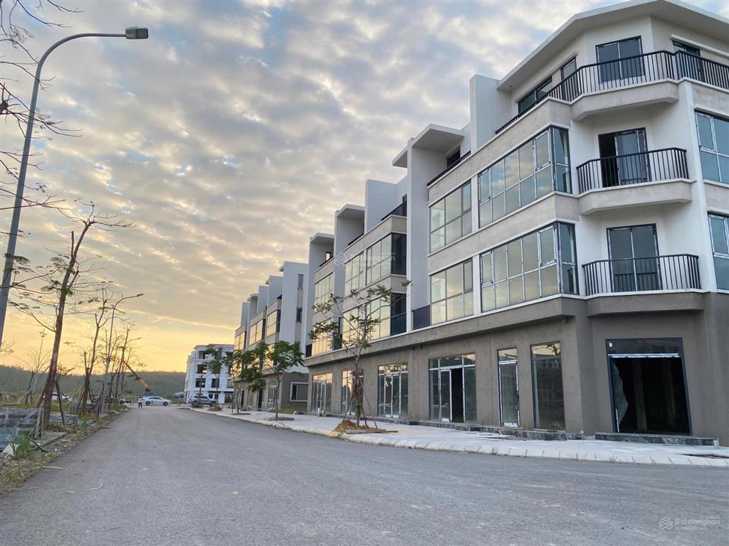 Flc tropical hạ long. ô mặt mương view thoáng. 3 bước chân ra tới biển. giá 2xtr/m2 0868 899 ***