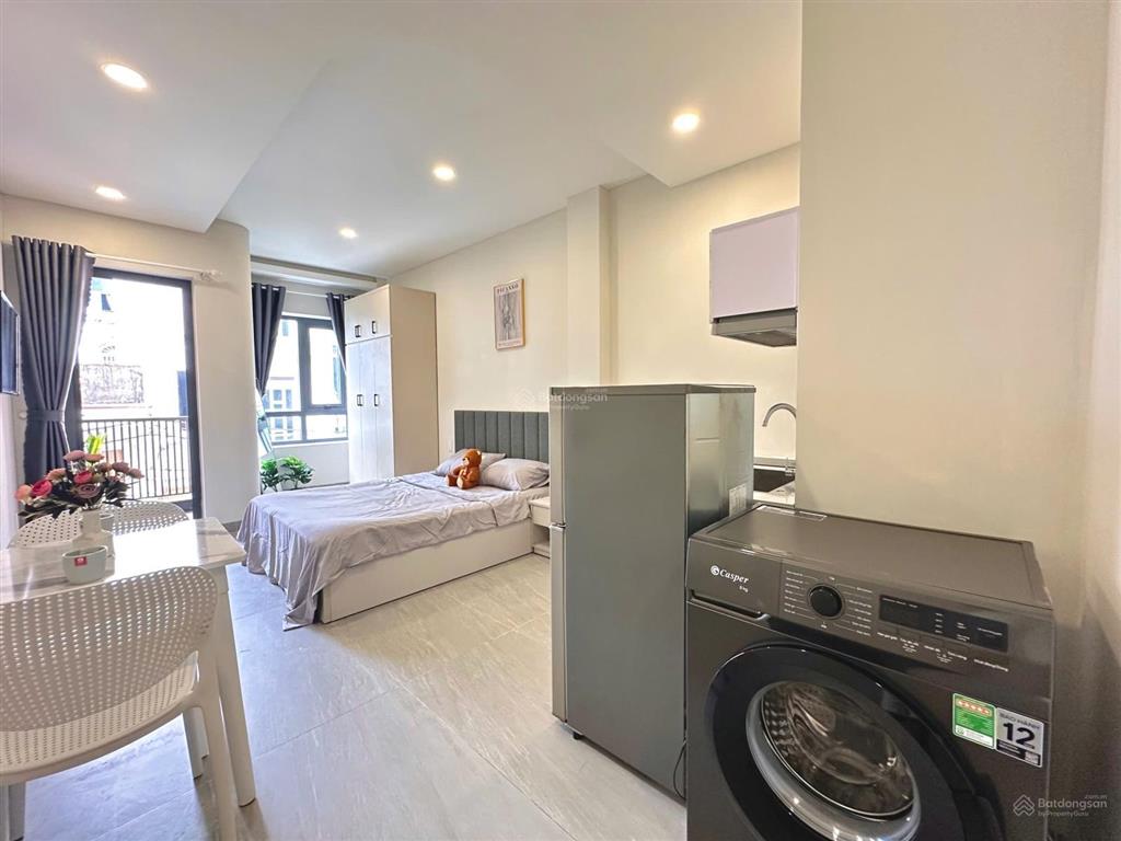 Thuê ngay studio ban công lớn, 45m2, ngay phan xích long, full nội thất