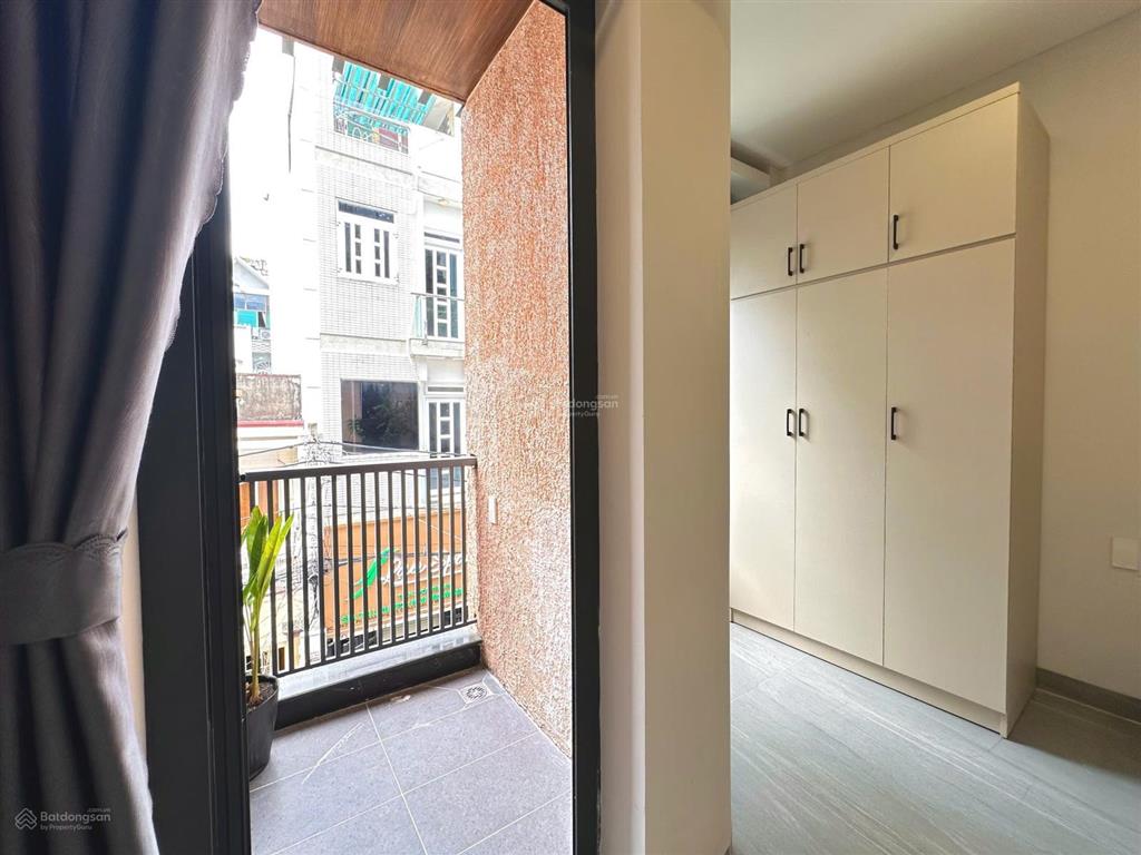 Thuê ngay studio ban công lớn, 45m2, ngay phan xích long, full nội thất