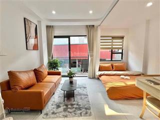 Căn hộ dịch vụ mới 100%, ngay đào duy anh,ban côngcửa sổ lớn ,full nội thất