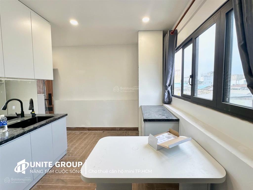 Cho thuê căn hộ dịch vụ có cửa sổ lớn,ngay lê quang định,gần chợ bà chiểu,45m2,full nội thất