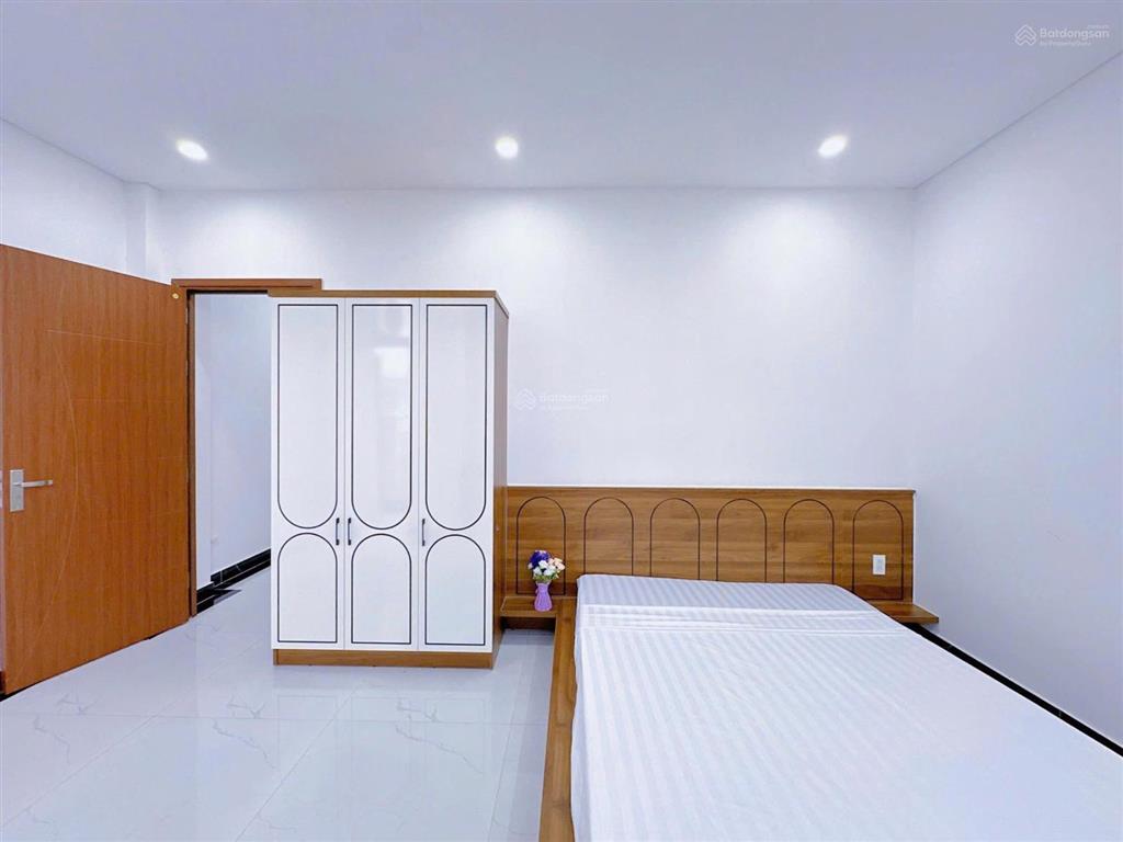 Cho thuê chung cư mini 2 phòng ngủban côngcửa sổ lớn,75m2,ngay nguyễn xí,full nội thất cao cấp