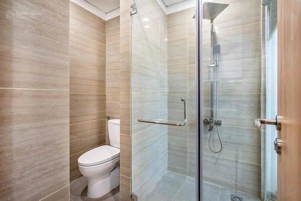 Cho thuê phòng trọ ban công gần ngã tư hàng xanh, ngay nguyễn cửu vân, full nội thất