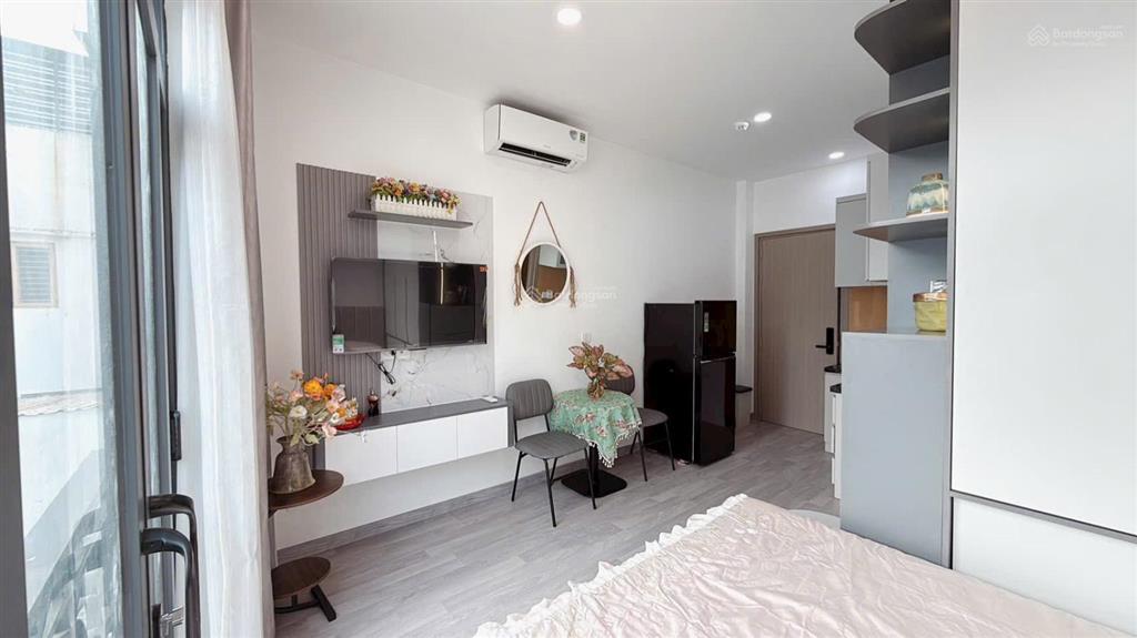 Cho thuê căn hộ dịch vụ gần chợ bà chiểu,ngay bùi đình tuý,40m2,cửa sổ lớnban công,full nội thất