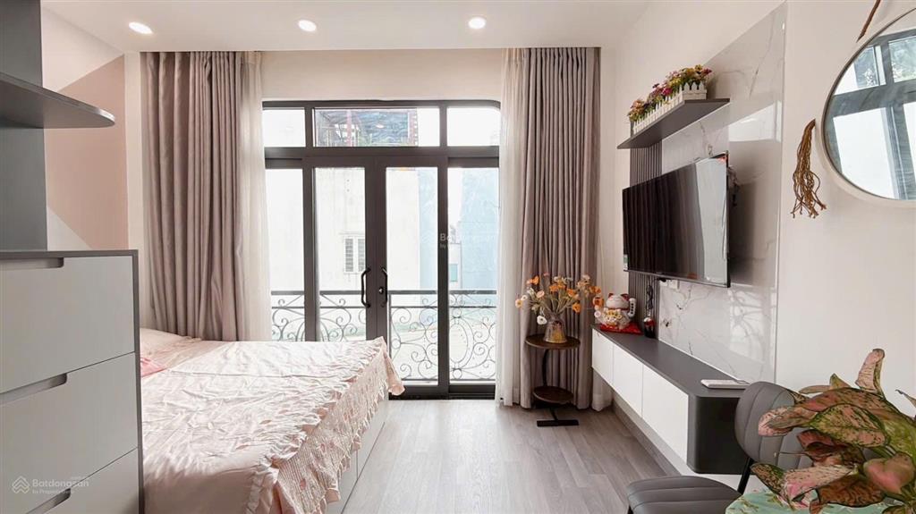 Cho thuê căn hộ dịch vụ gần chợ bà chiểu,ngay bùi đình tuý,40m2,cửa sổ lớnban công,full nội thất