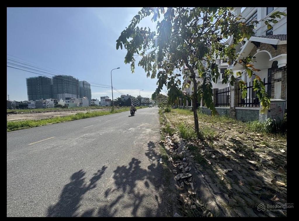 Bán biệt thự mặt tiền nguyễn văn kỉnh quận 2, tdt 374m2, đường 20m, 5 tầng, giá 95 tỷ