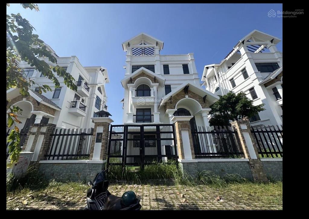 Bán biệt thự mặt tiền nguyễn văn kỉnh quận 2, tdt 374m2, đường 20m, 5 tầng, giá 95 tỷ