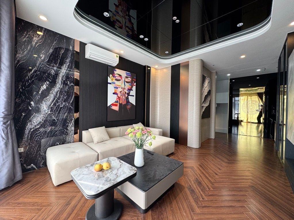 Bán nhà Hoàng Cầu_ở cực sướng_5 tầng thang máy_ba gác qua nhà_45m2_giá chào 12,5 tỷ