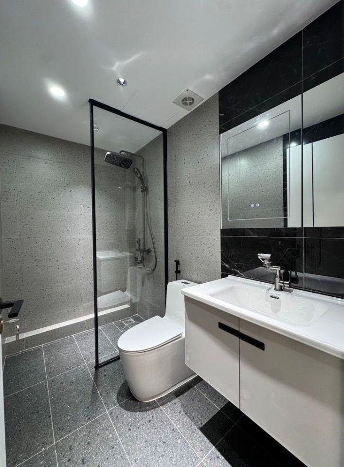 Bán nhà Hoàng Cầu_ở cực sướng_5 tầng thang máy_ba gác qua nhà_45m2_giá chào 12,5 tỷ