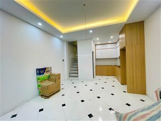 Nhà đẹp 5 tầng , 5,15 tỷ , ô tô đỗ cổng ,gần sân chơi , thoáng sáng , liên mạc, bắc từ liêm