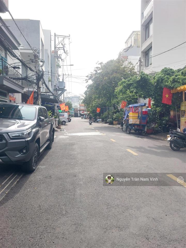 Bán nhà mặt phố kinh doanh 2 mặt tiền. đường lý phục man, quận 7. dt 5x14m. chỉ 7 tỷ nhỉnh.