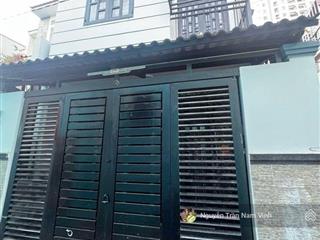 Bán nhà quận 7, góc 2 mặt thoáng, đường thông, dt 50m2, 2 tầng, 2 phòng ngủ. giá chỉ 4 tỷ nhỉnh