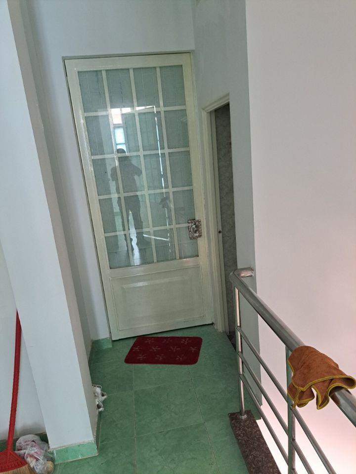Nhà mặt tiền Gò Vấp đường số 6 ngang 4m dài 11m SHCN 44m2 trệt lầu HC đủ,.