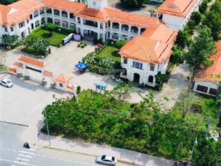 Gia đình tôi sắp định cư bên mỹ cần bán lô đất liền kề vinhomes hậu nghĩa , 219m2