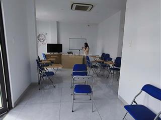 Cho thuê tầng 4 nhà phố 96m2 giá 7 triệu có thang máy, máy lạnh, rèm. ghế văn phòng