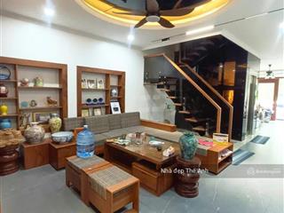 Biệt thự hiện đại  6 tầng thang máy  view trường học  ngay trung tâm giang biên  giá chỉ 22.3 tỷ