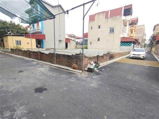 Bán lô góc hai mặt tiền đường nhựa rộng 4 tại tiền phong mê linh hà nội