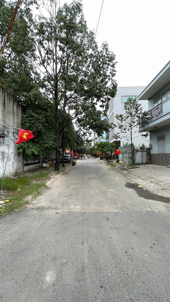 Cần bán nhà xưởng 15m x 20m nở hậu 21m đúc 1 lầu kiên cố giá rẻ