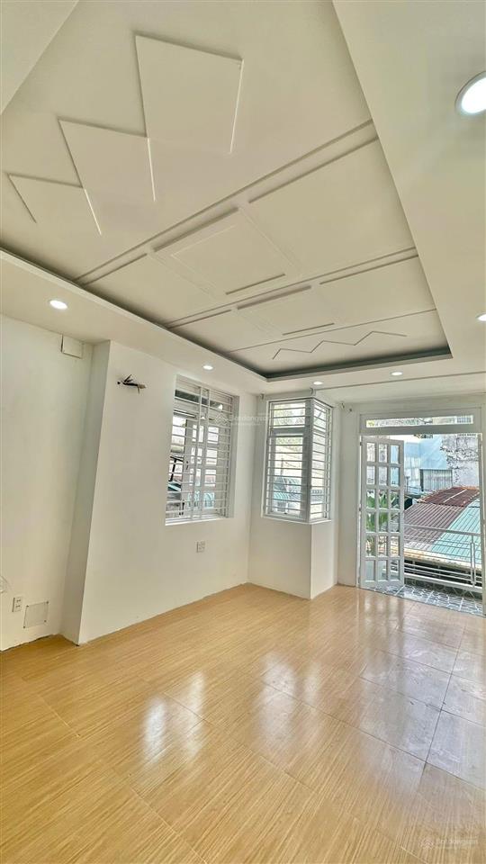 Nhà 2/ đường phú thọ hoà. quận tân phú
4m x 16m.. 1 trêt+ 3 lầu.. như hình