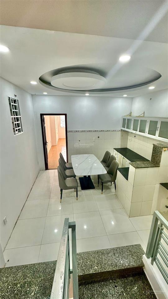 Nhà 2/ đường phú thọ hoà. quận tân phú
4m x 16m.. 1 trêt+ 3 lầu.. như hình