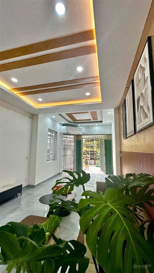 Nhà 2/ đường phú thọ hoà. quận tân phú
4m x 16m.. 1 trêt+ 3 lầu.. như hình