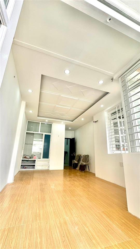 Nhà 2/ đường phú thọ hoà. quận tân phú
4m x 16m.. 1 trêt+ 3 lầu.. như hình