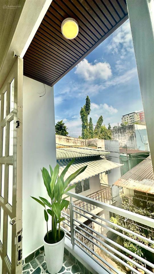 Nhà 2/ đường phú thọ hoà. quận tân phú
4m x 16m.. 1 trêt+ 3 lầu.. như hình