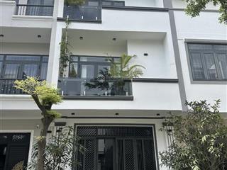 Vợ chồng không còn ở chung, tài sản phải chia đôi nên tôi đành bán căn nhà này nằm ở phạm thế hiển