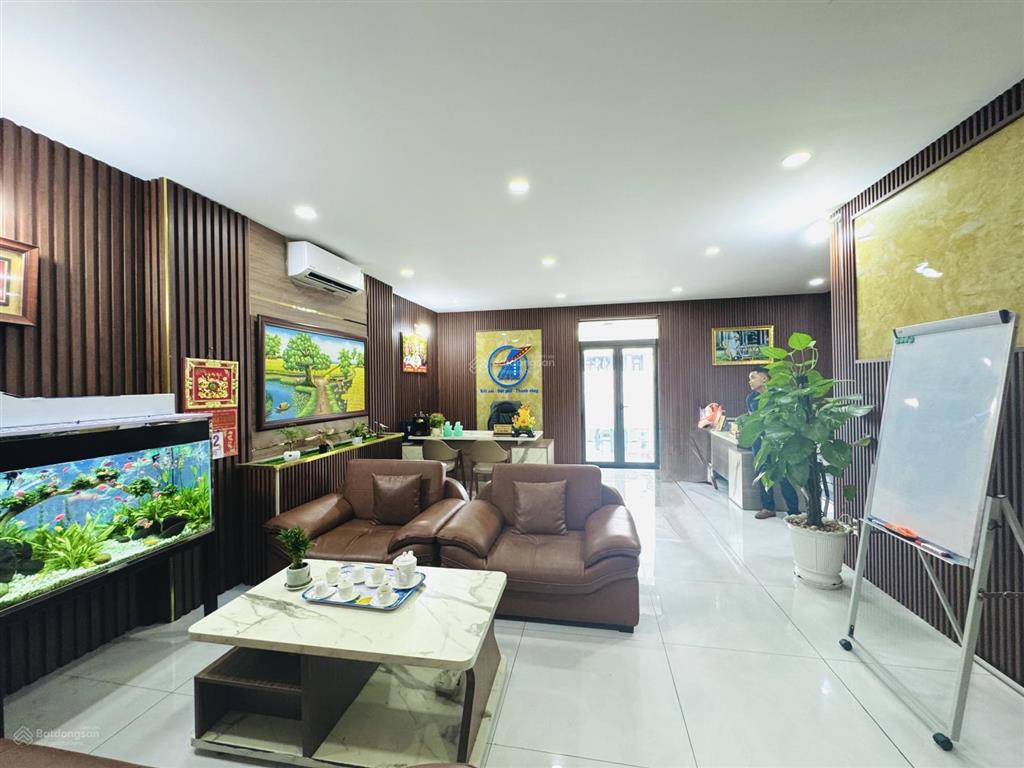 Mặt tiền đường nhựa 20m kđt vạn phúc  147m2 nhà 5 tầng thông sàn  thu 55tr  vị trí đẹp