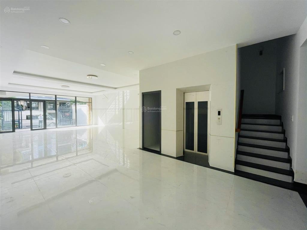 Mặt tiền đường nhựa 20m kđt vạn phúc  147m2 nhà 5 tầng thông sàn  thu 55tr  vị trí đẹp