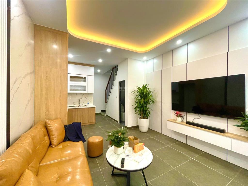 Hiếm! nhà sát phố cực đẹp 38m2x6t full nội thất, thang máy, có sân, ngõ thông phố hoàng quốc việt.