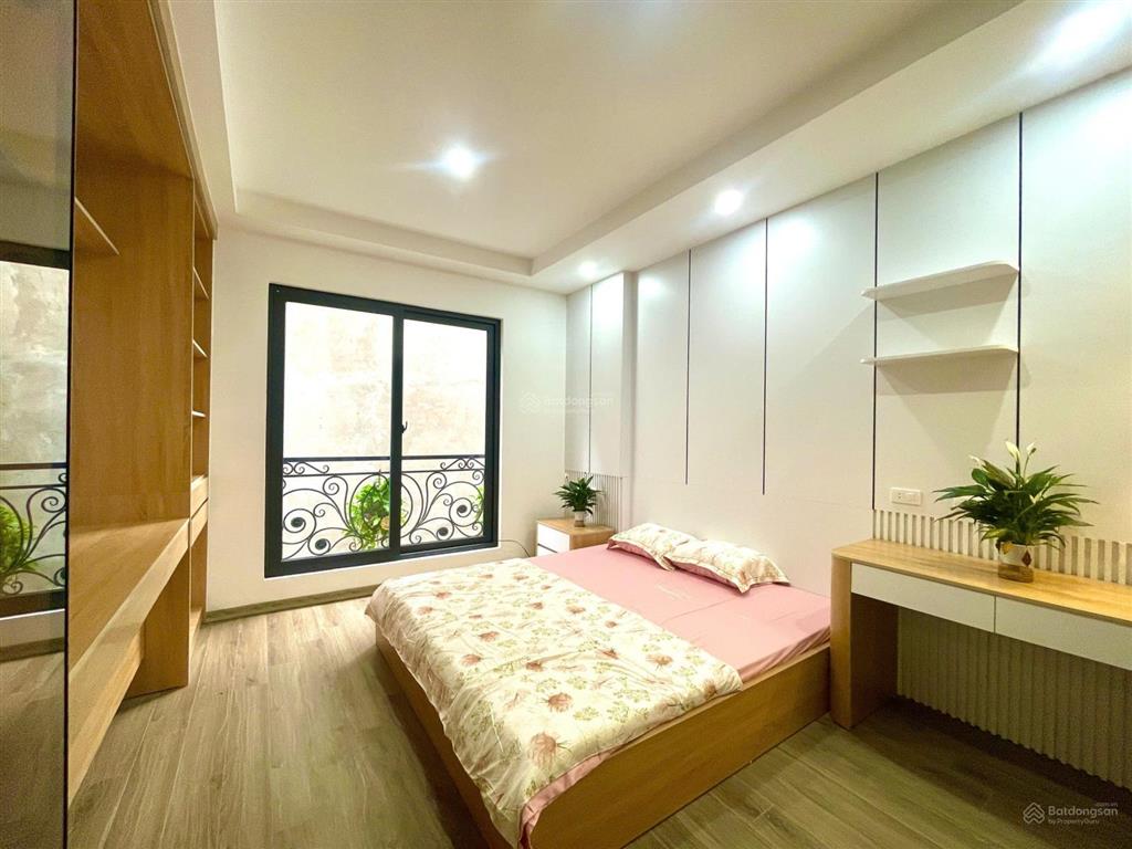 Hiếm! nhà sát phố cực đẹp 38m2x6t full nội thất, thang máy, có sân, ngõ thông phố hoàng quốc việt.