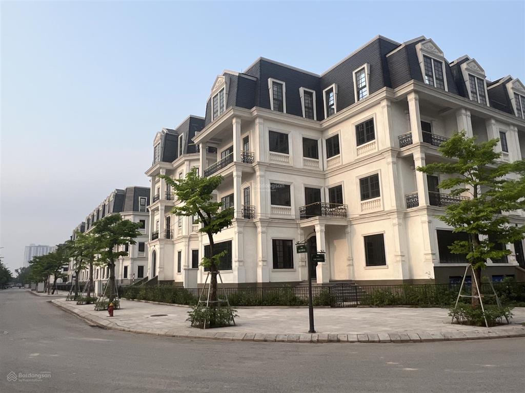 Bán gấp liền kề jade square giá 300tr/m2. xây 4 tầng nổi, 1 tầng hầm. bên cạnh công viên