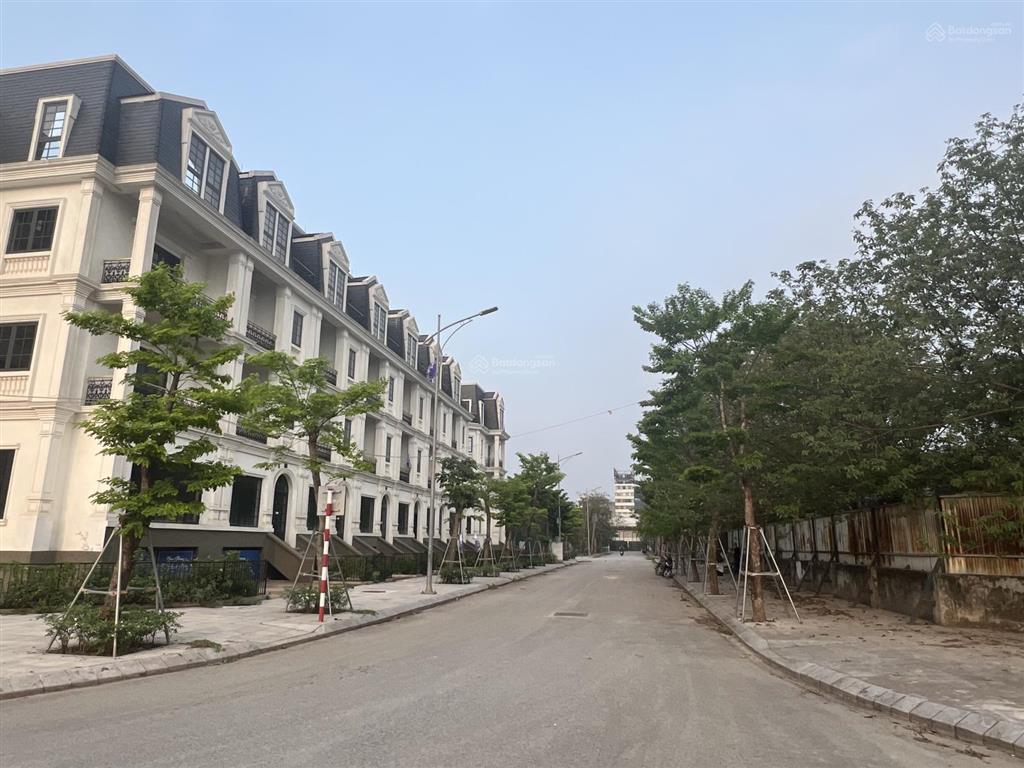 Bán gấp liền kề jade square giá 300tr/m2. xây 4 tầng nổi, 1 tầng hầm. bên cạnh công viên