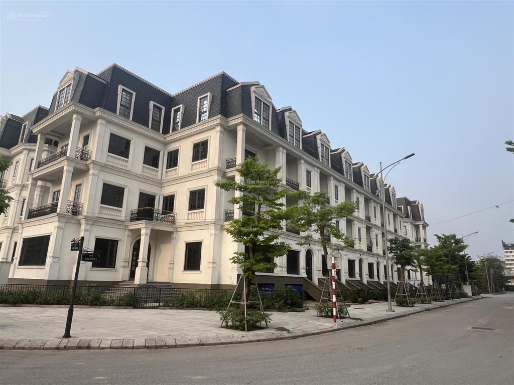 Bán gấp liền kề jade square giá 300tr/m2. xây 4 tầng nổi, 1 tầng hầm. bên cạnh công viên
