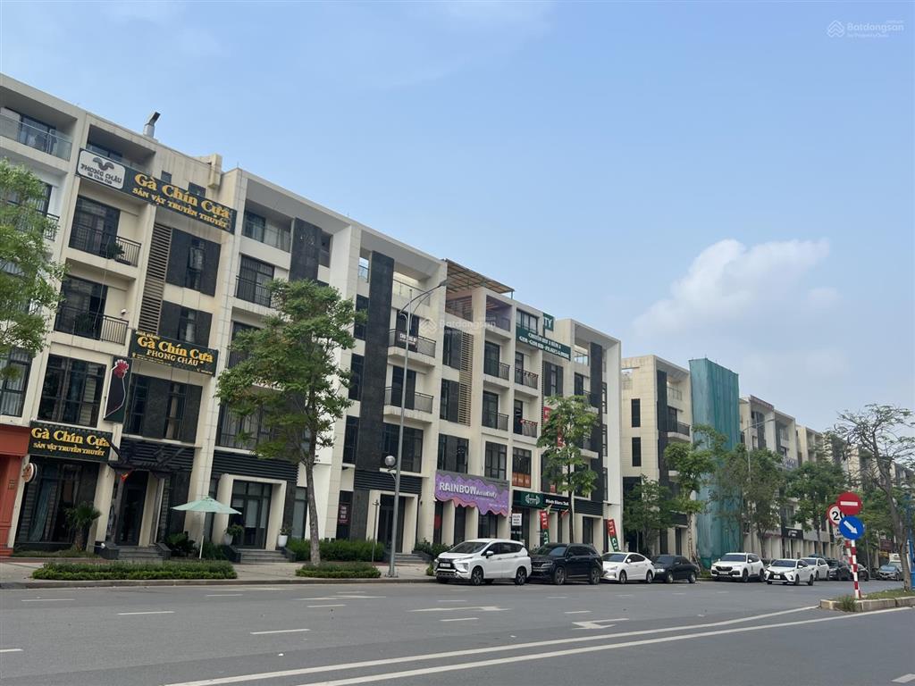 Chính chủ gửi bán nhanh căn liền kề kinh doanh tốt. đối diện là chung cư cao cấp, đông đúc