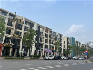 Chính chủ gửi bán nhanh căn liền kề kinh doanh tốt. đối diện là chung cư cao cấp, đông đúc