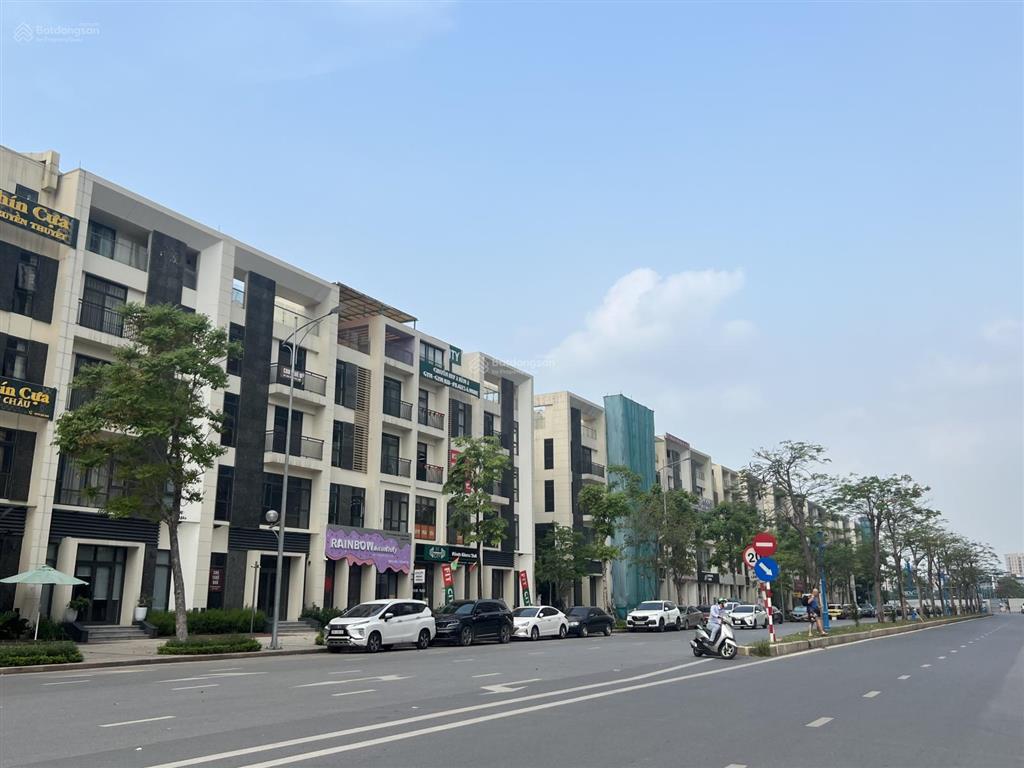 Chính chủ gửi bán nhanh căn liền kề kinh doanh tốt. đối diện là chung cư cao cấp, đông đúc