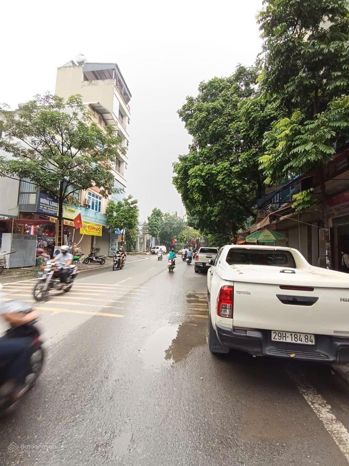Bán gấp. nhà mặt phố mậu lương.thang máy.phân lô vỉ hè.kinh doanh sầm uất. dt 60m2/7 tầng giá21,5