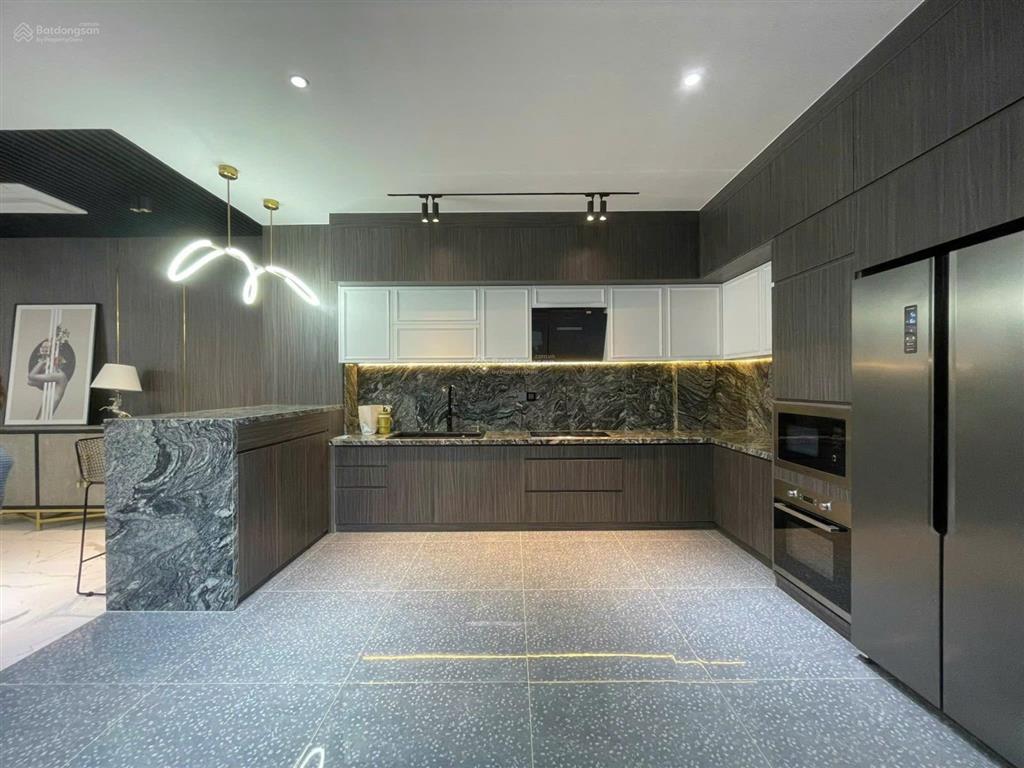 Bán biệt thự 5 phòng ngủ vị trí cực đẹp phú mỹ hưng, nhà mới dọn vào ở ngay