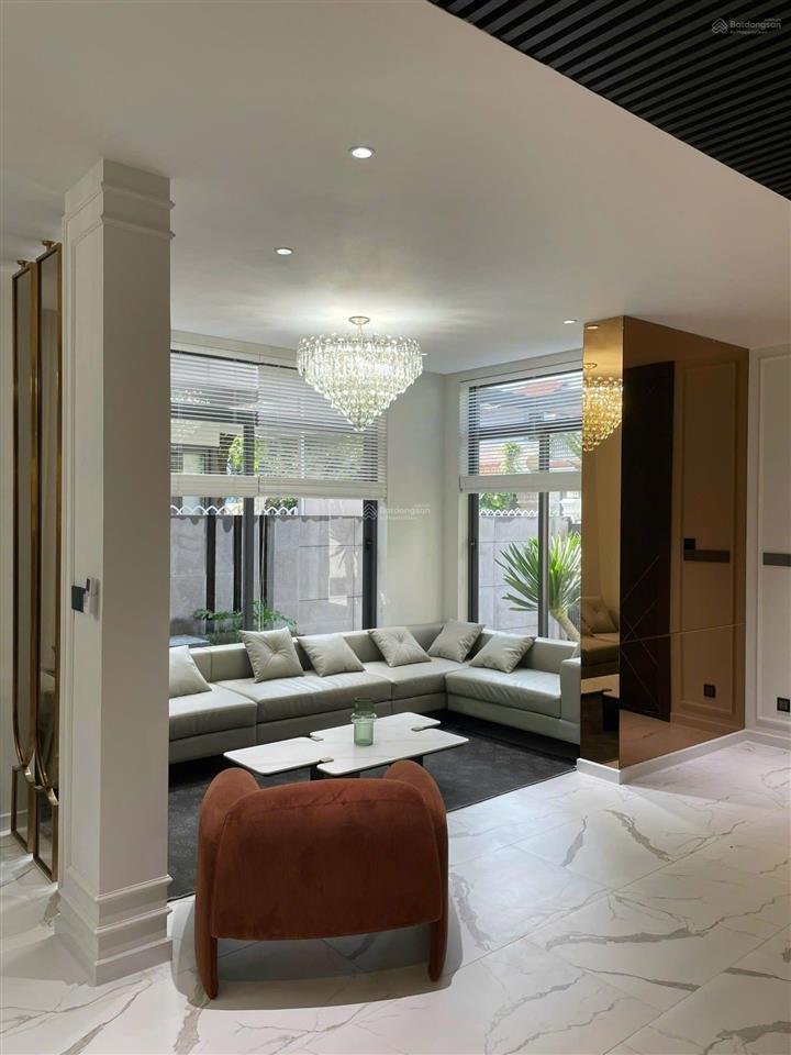 Bán biệt thự 5 phòng ngủ vị trí cực đẹp phú mỹ hưng, nhà mới dọn vào ở ngay