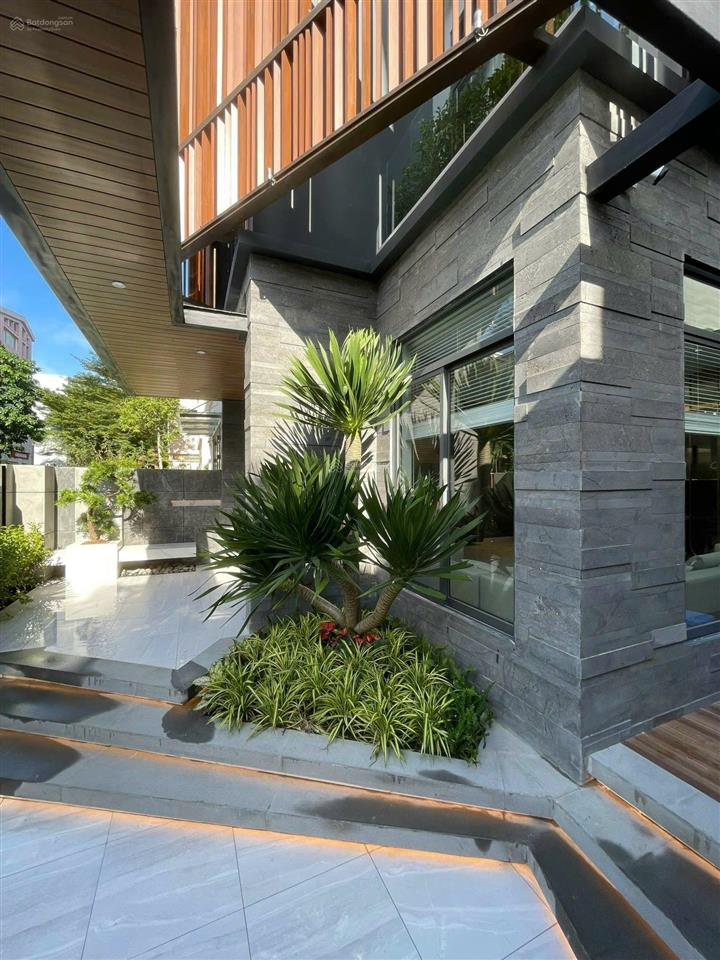 Bán biệt thự 5 phòng ngủ vị trí cực đẹp phú mỹ hưng, nhà mới dọn vào ở ngay